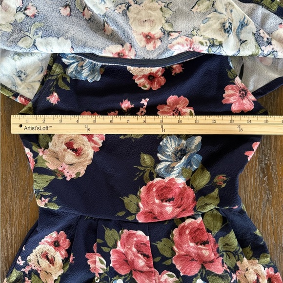 Altar’d State Women’s Navy Blue and Pink Floral Off the Shoulder Romper Size S - Picture 5 of 7